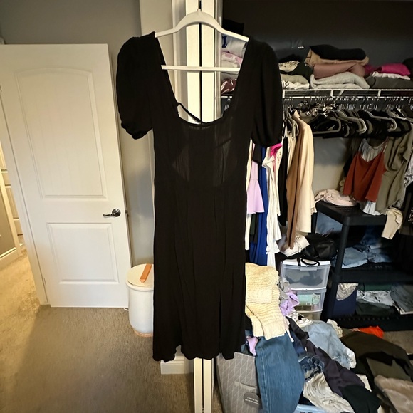 Dresses - Picture 6 of 11